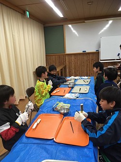 2/1〜2/2 遠征 宿泊先でお箸作り