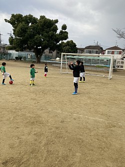 練習風景 6年生が1年生に教える。これも練習の一つ☝️